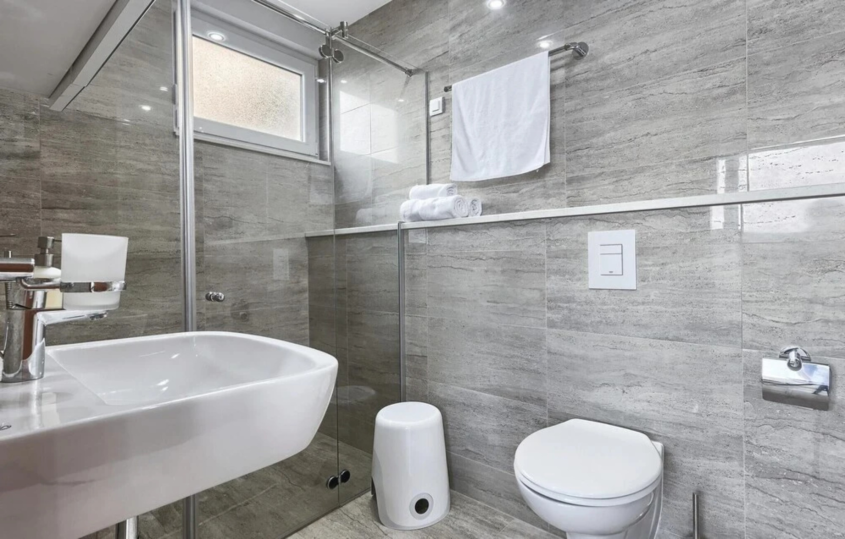 Awesome Home in Lokva Rogoznica With Sauna, Wifi and 4 Bedrooms