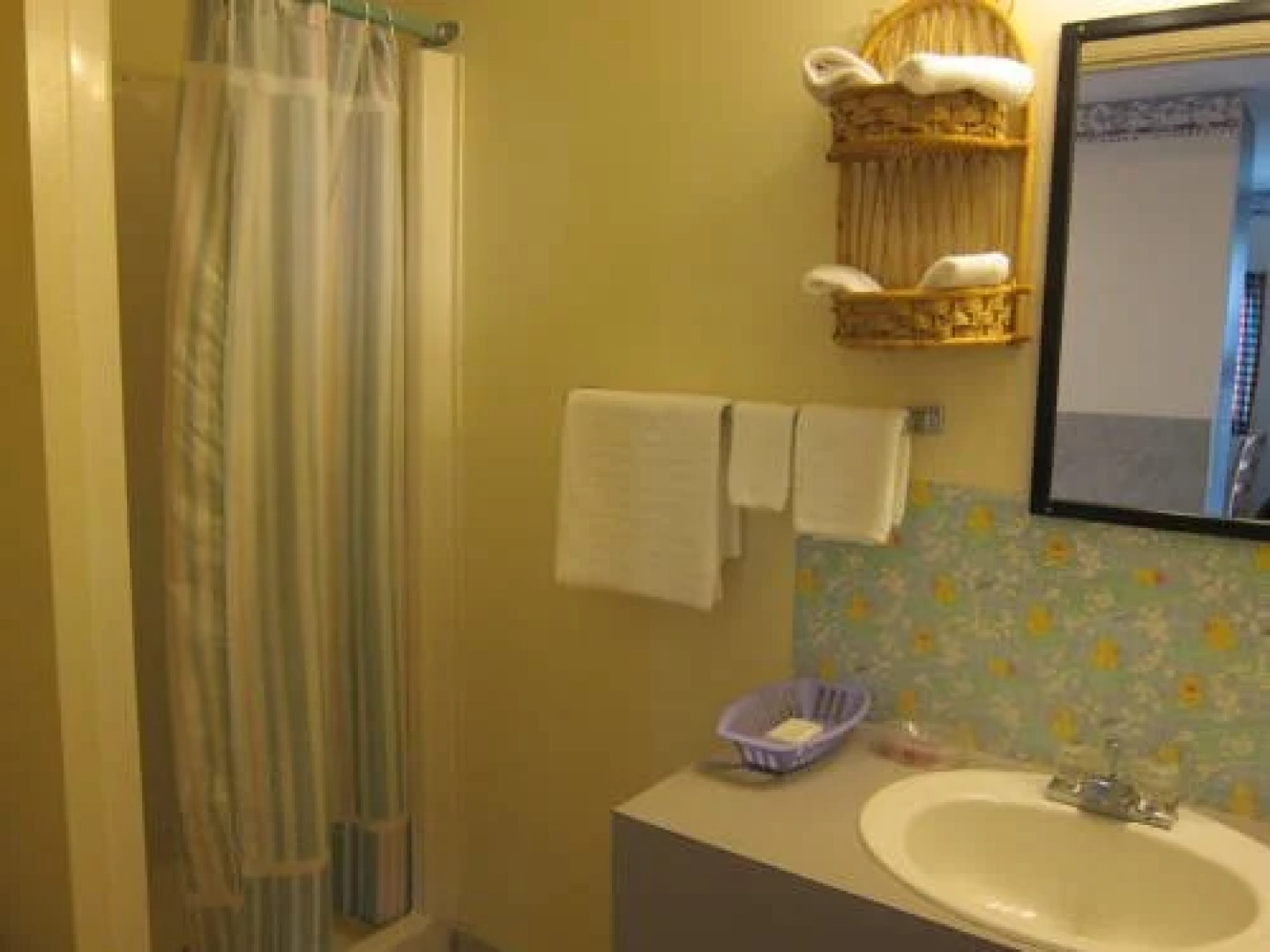 Bay Breeze Motel & Cottages