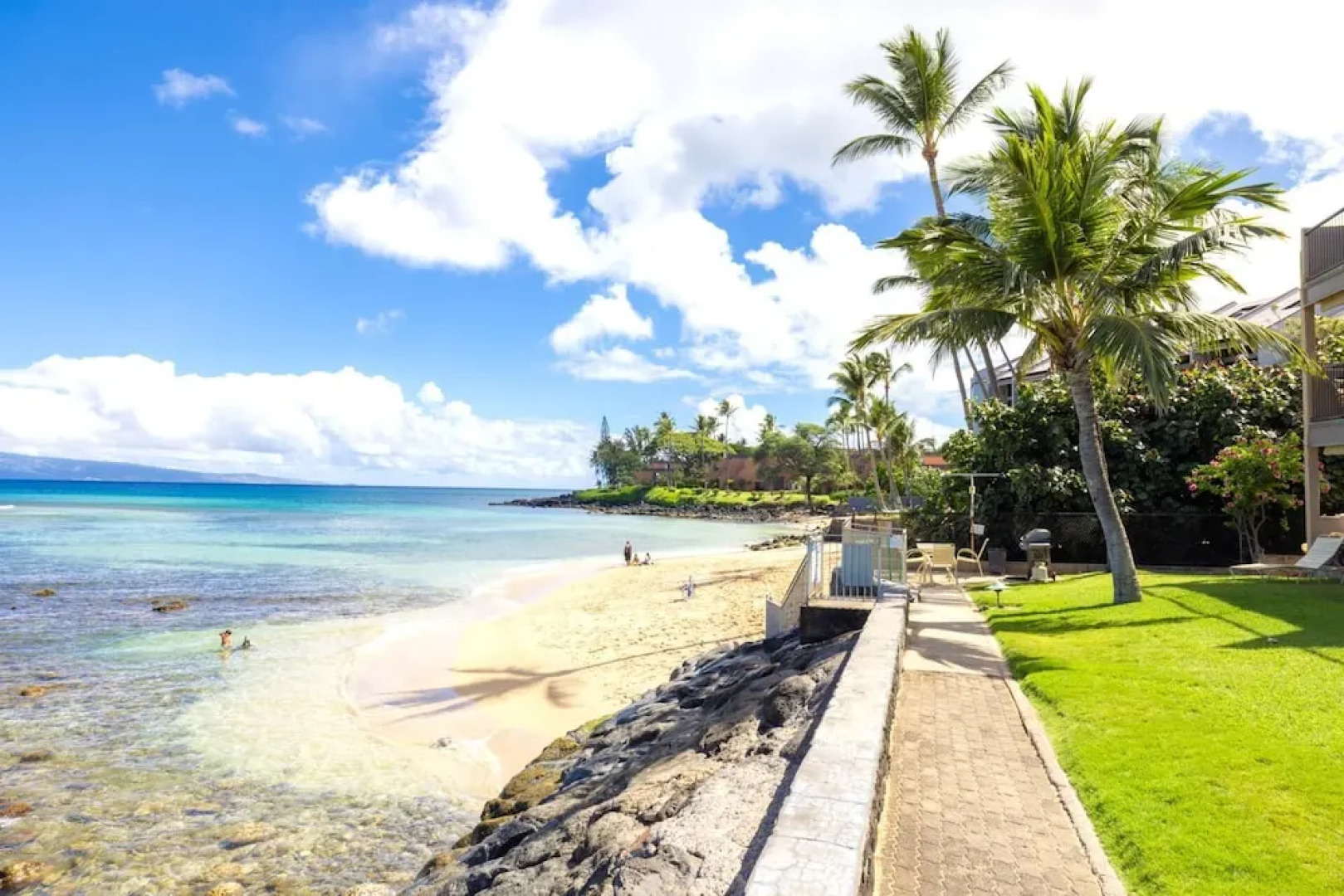 Lokelani #B203 - 2 Br condo by RedAwning