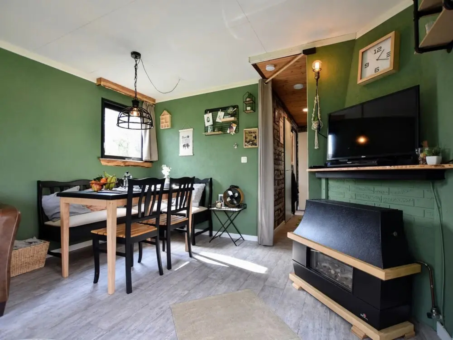 Tasteful Chalet With Veranda in the Veluwe