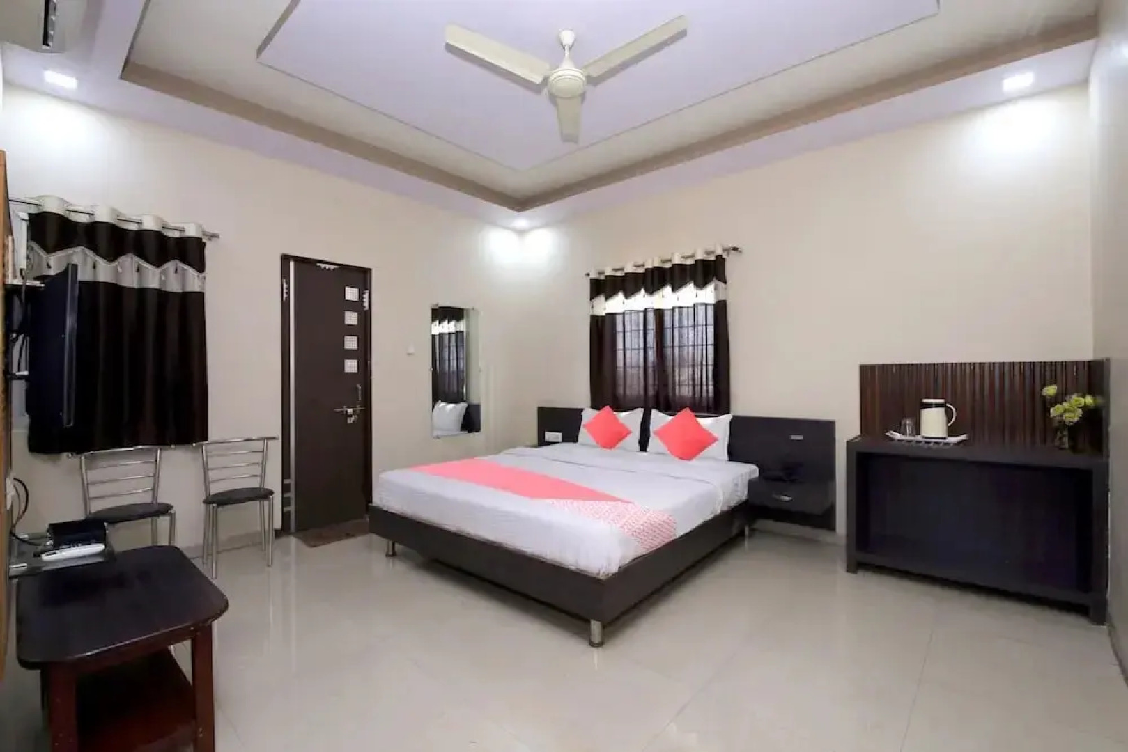 BM Hotel Aarna Palace by OYO