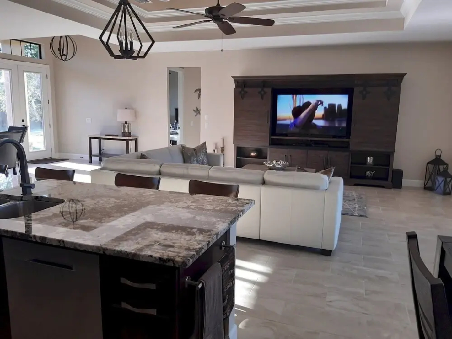 Stunning Brand NEW 3 bed Home Fabulous Pool Overlooking River