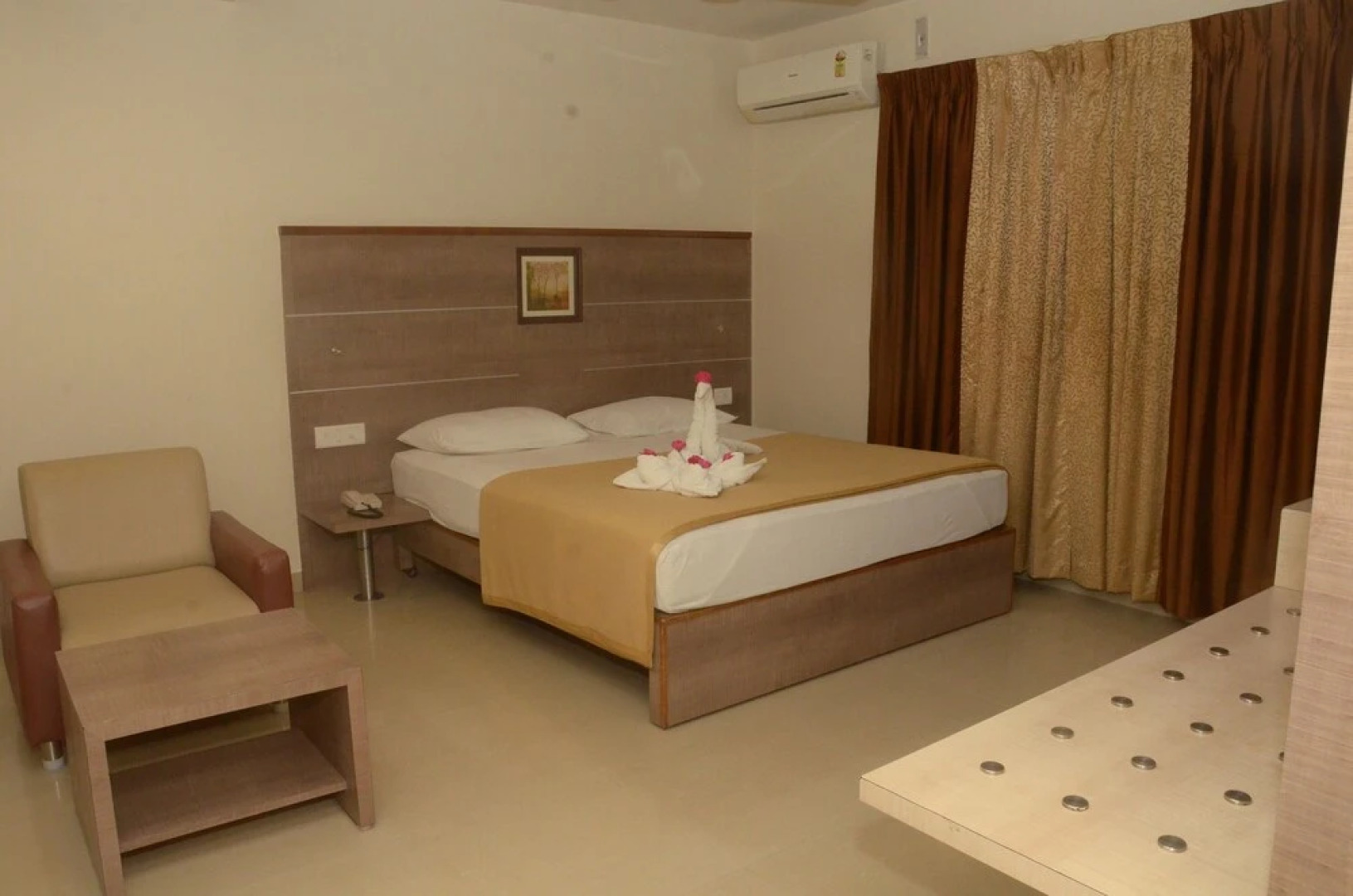 Hotel Kanakabhishegam