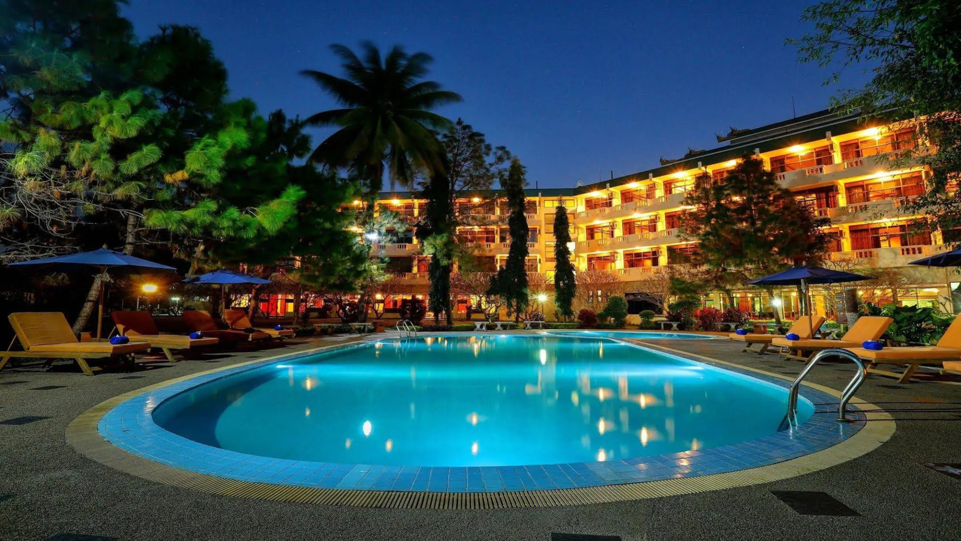 Amazing Kengtong Resort