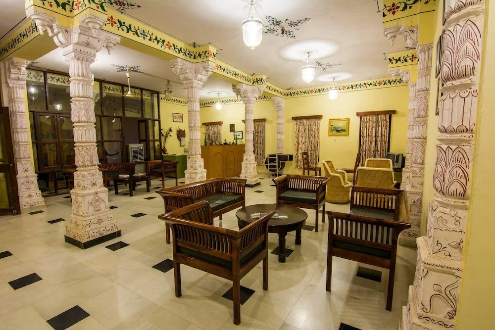 Hotel Jhalamand Garh
