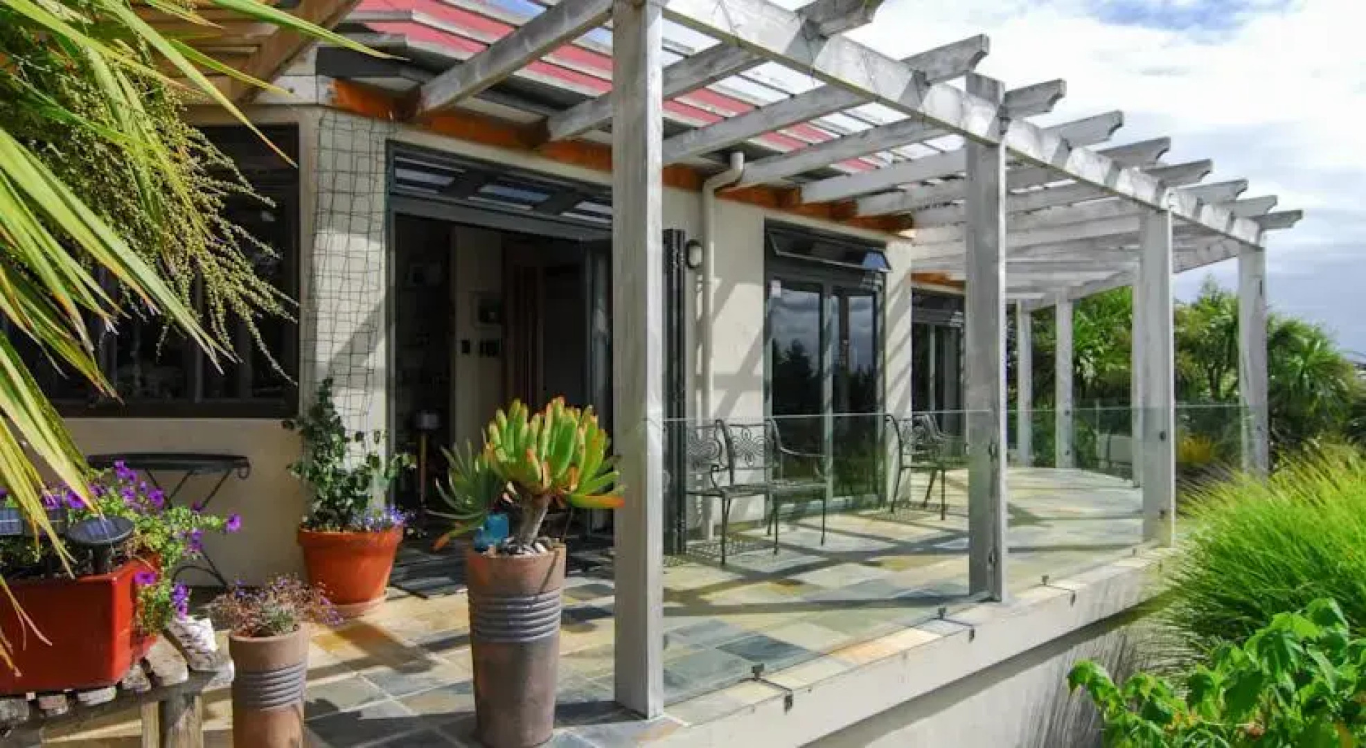 The Loft Art Studio & Premium Bed and Breakfast