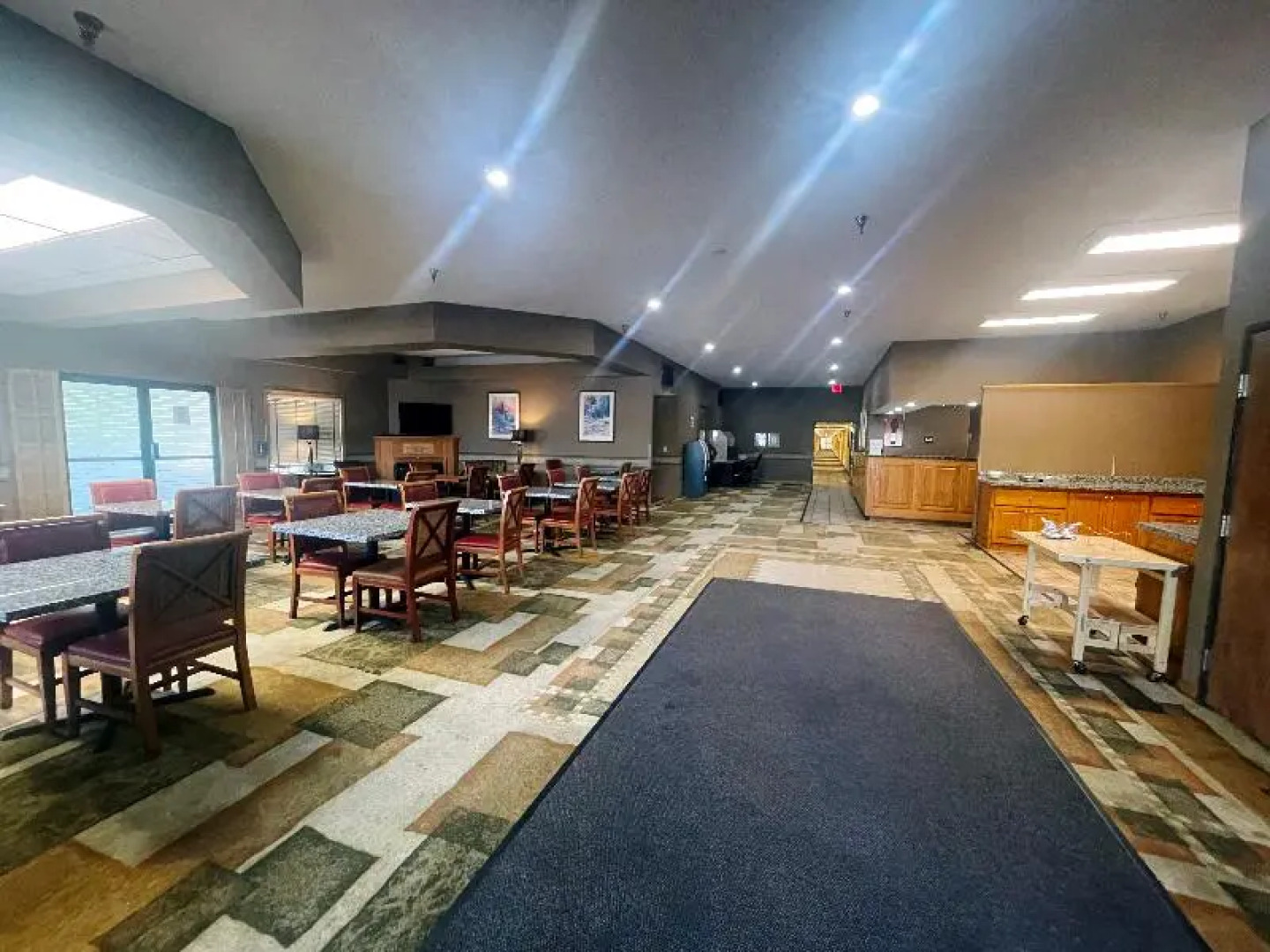 Norwood Inn & Suites Milwaukee
