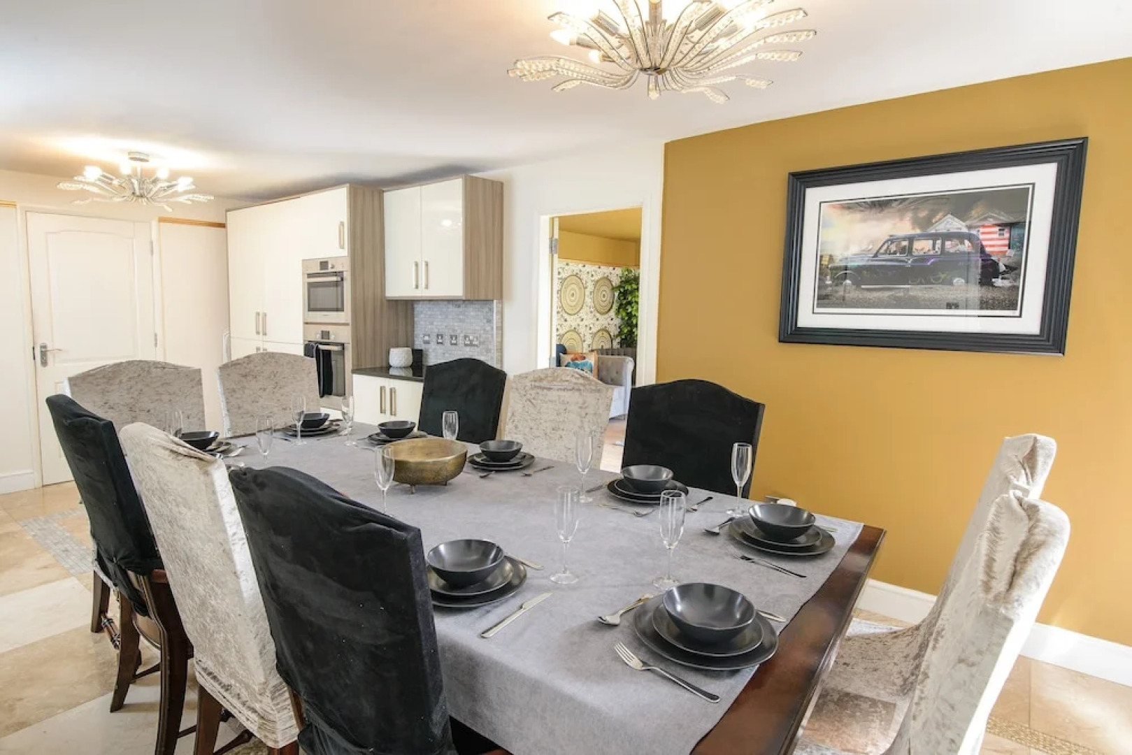 Deluxe 2/3 Bed Hottub Skytv