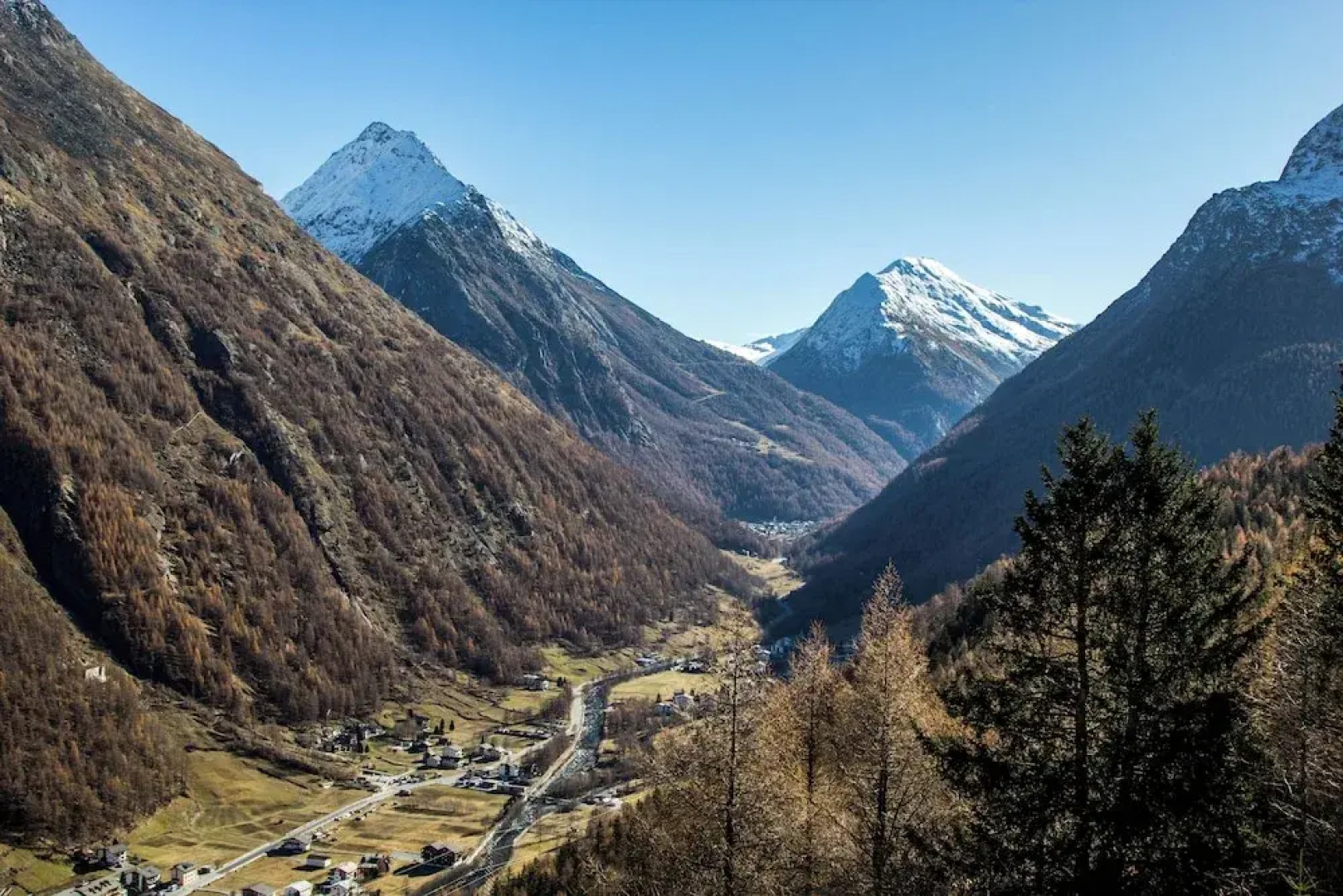 Waldhotel Fletschhorn - Panoramic Retreat in Saas Fee