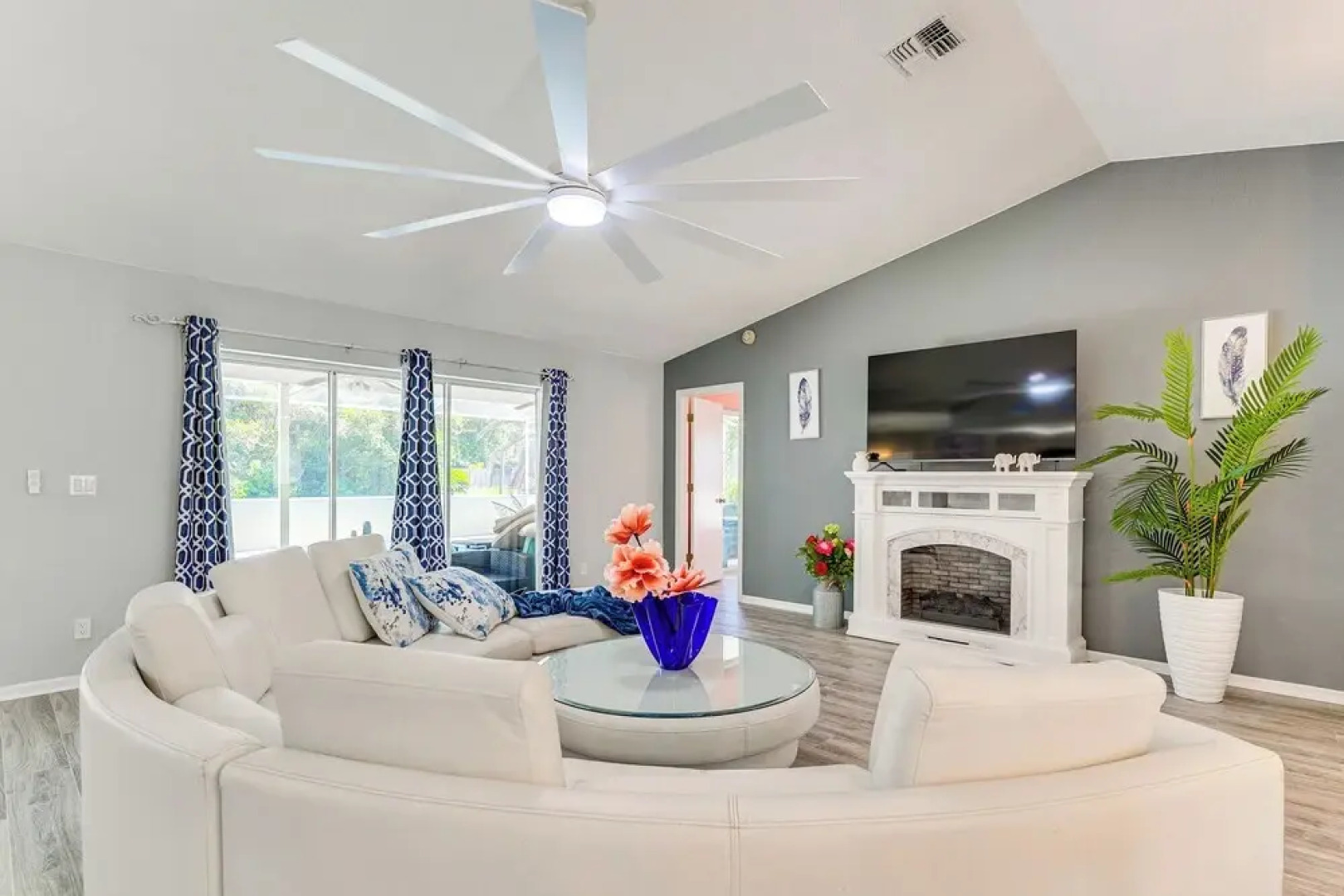 Spring Hill Home: Heated Pool, 9 Mi to Beach!