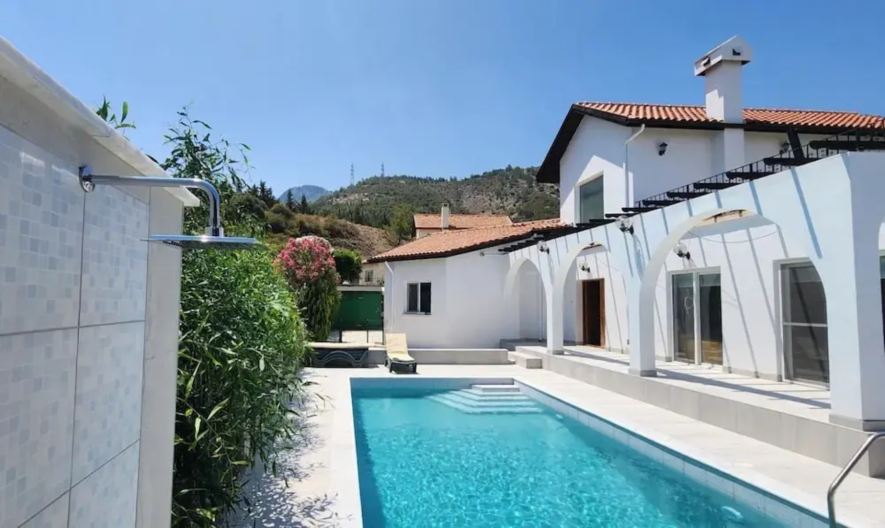 Beautiful Villa Within Easy Distance to Attraction