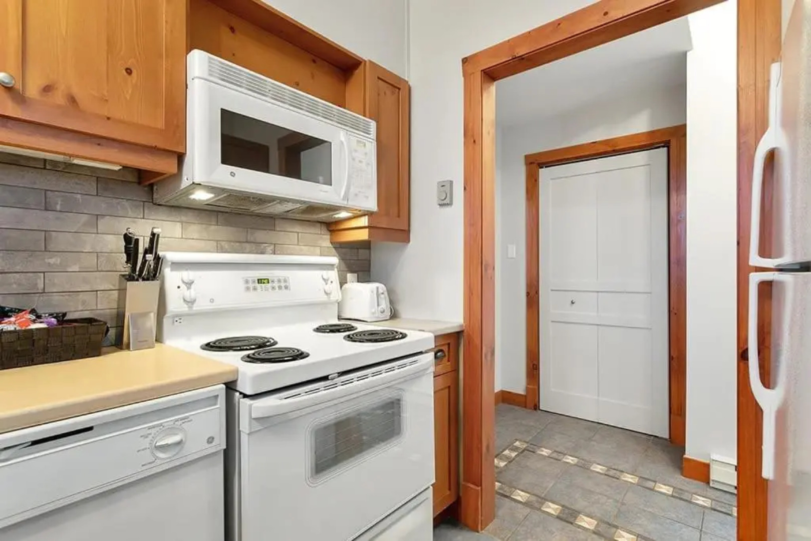 Les Eaux 225-1 by Escapades Tremblant