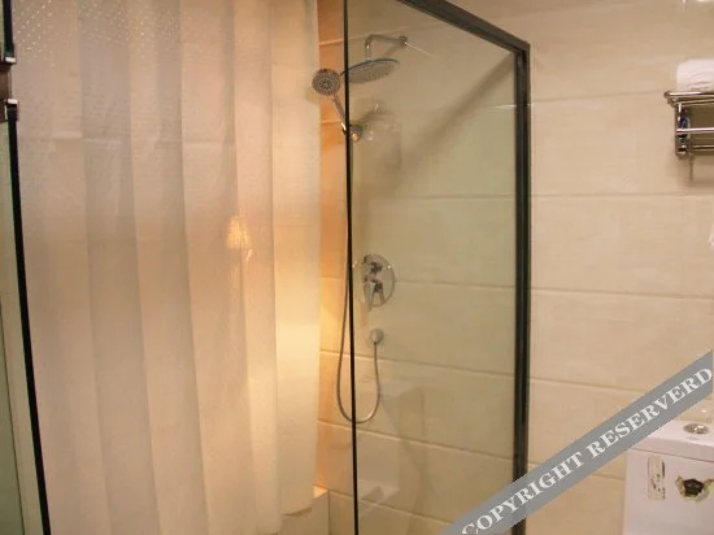 Yixuanju Business Hotel