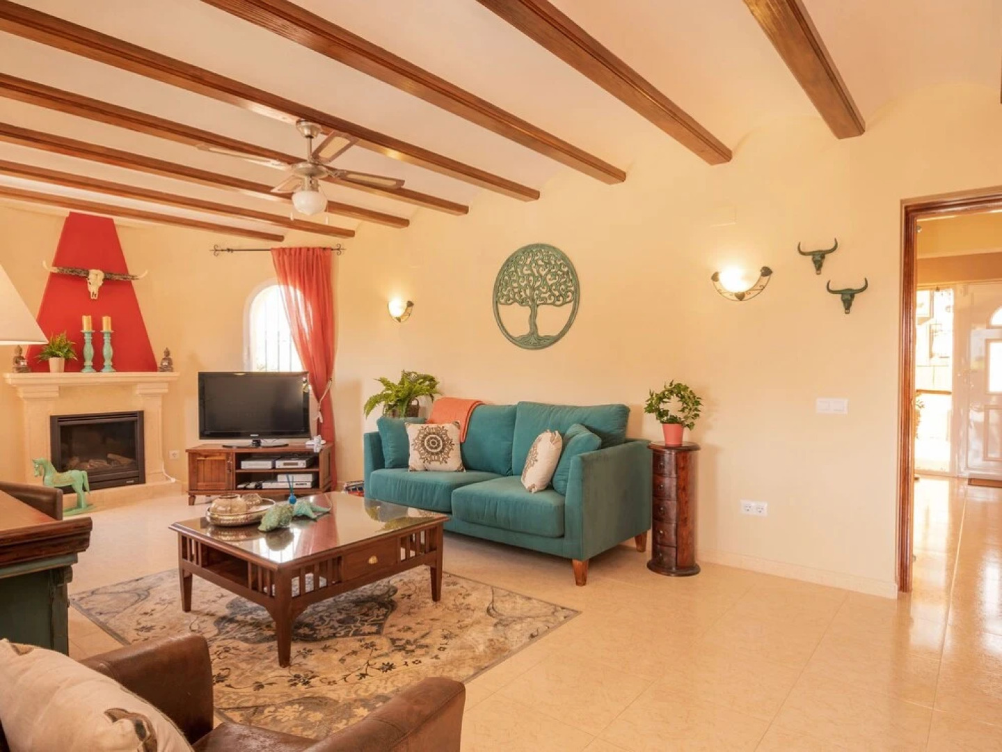 Villa With Very Spacious Terrace, Beautiful View of the Mountains & Private Pool