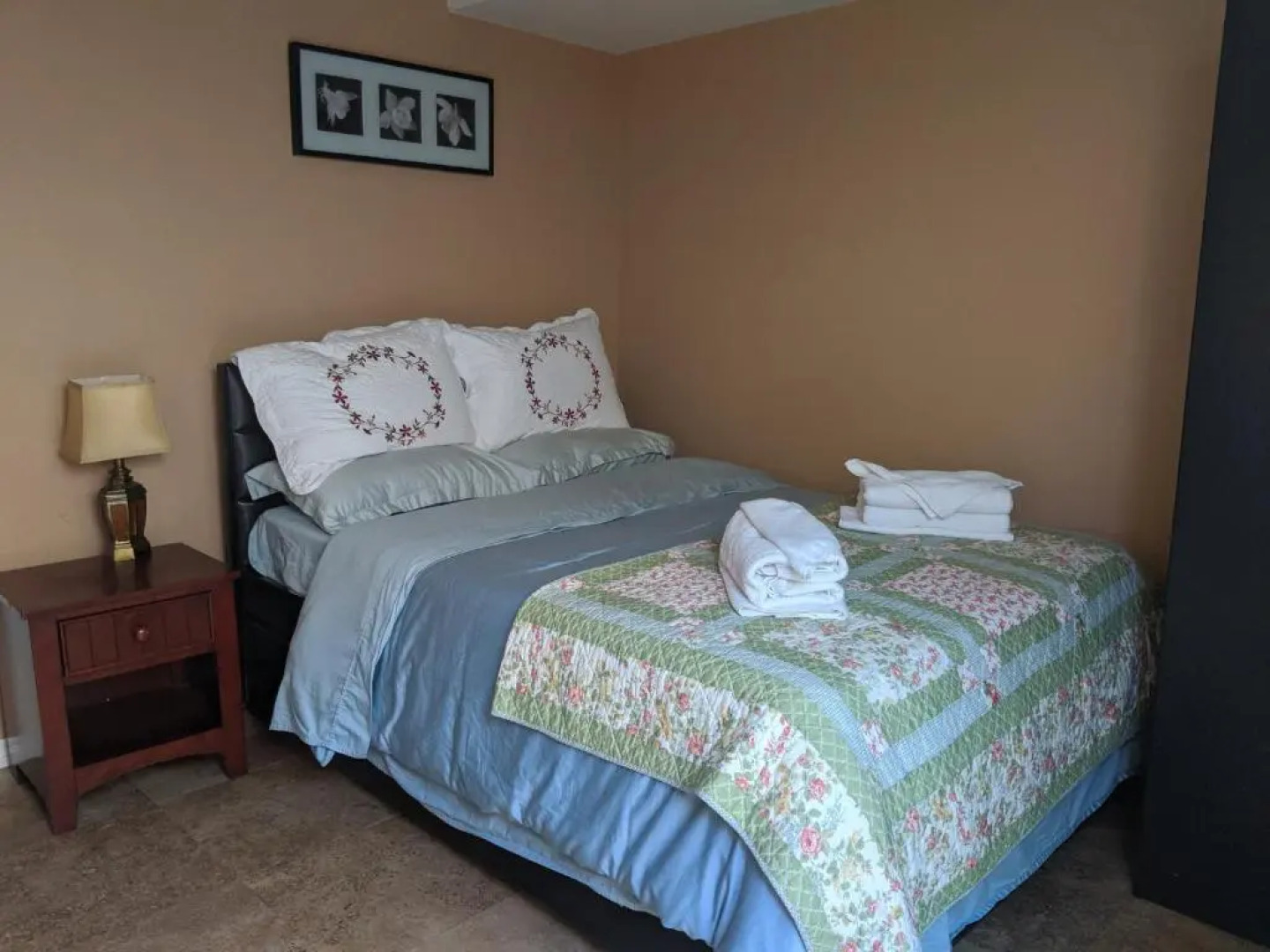 2Bedroom with Den and 2BA 4 Blocks to Santa Monica Beach