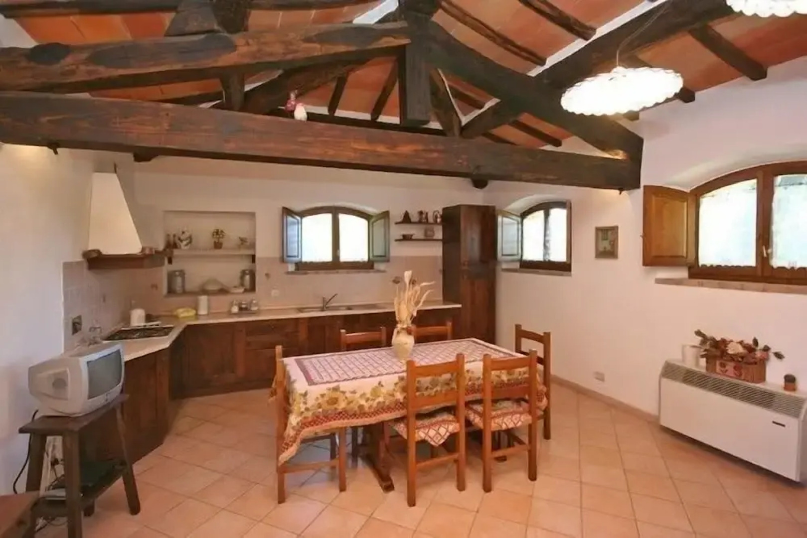 Spacious Farmhouse in Pienza with Swimming Pool