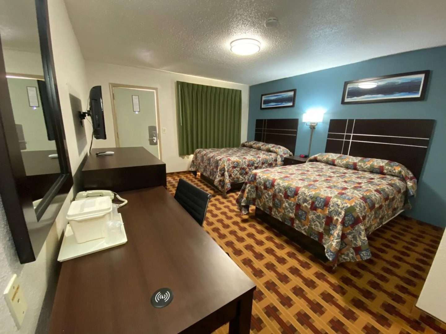 Motel 6 Stockton, CA - Charter Way West