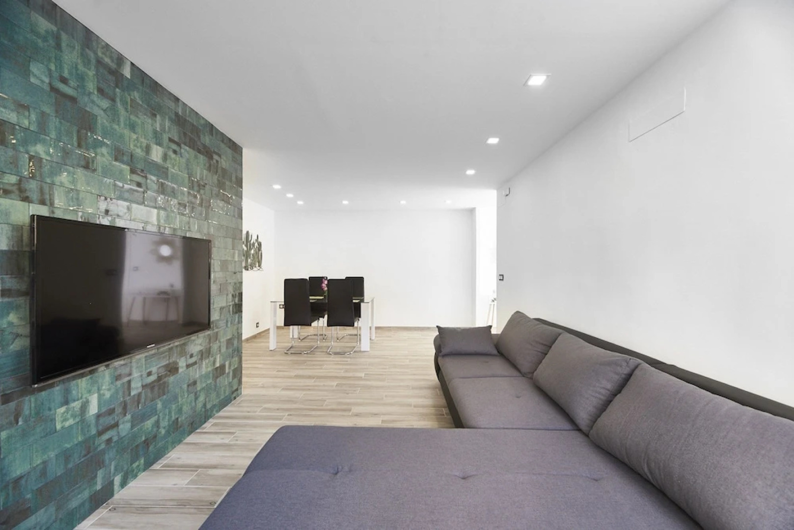 EnjoyGranada CONGRESS Pool and Parking