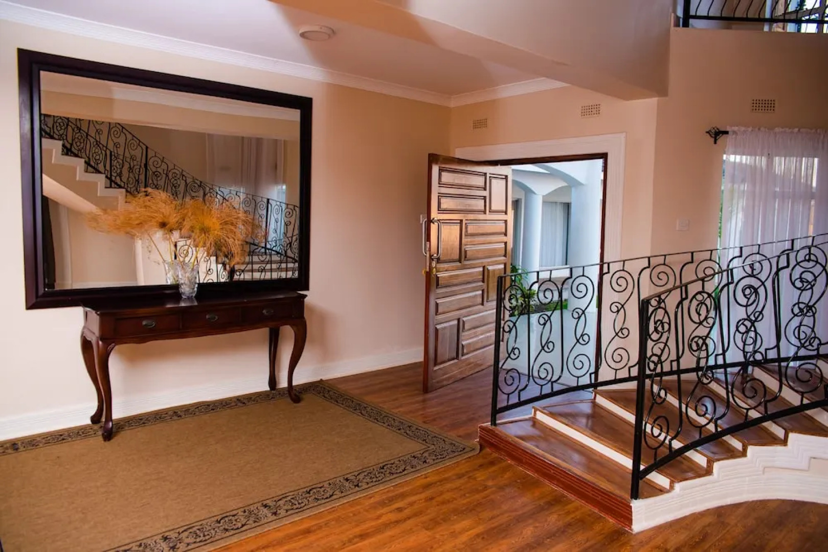 Residence 747 Borrowdale Brooke