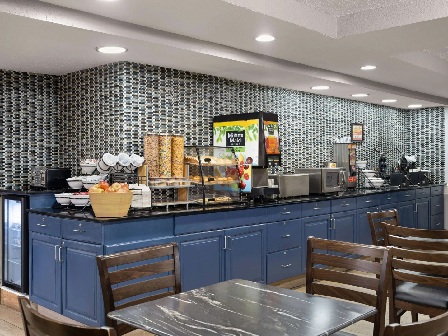 AmericInn by Wyndham Shakopee Near Canterbury Park