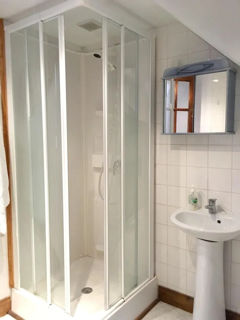 House With 2 Bedrooms in Plounérin, With Pool Access, Furnished Garden