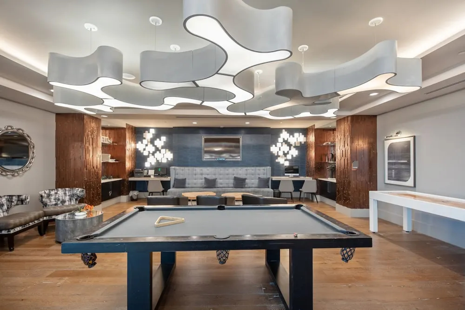 The Luxe Suites at University City