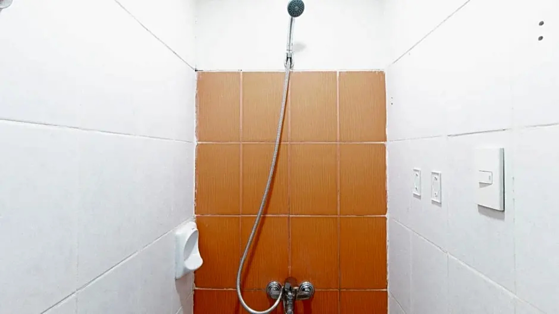 RedDoorz Hostel @ Molino Beach Resort