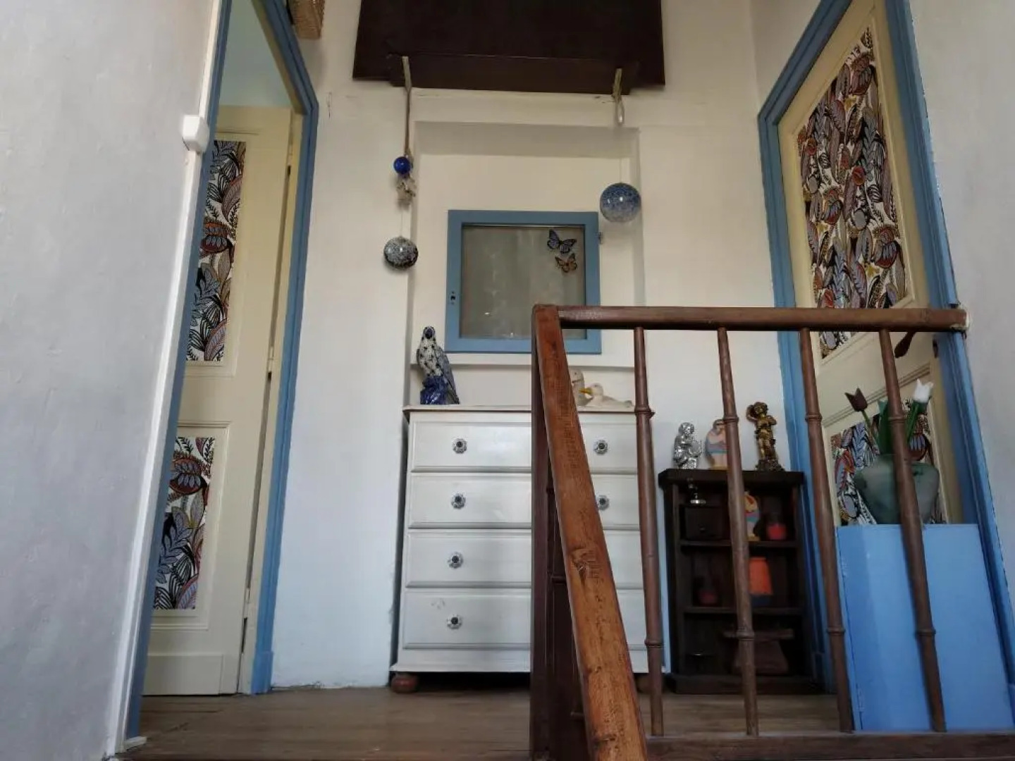 Cute 1-bed cottage with view across park.