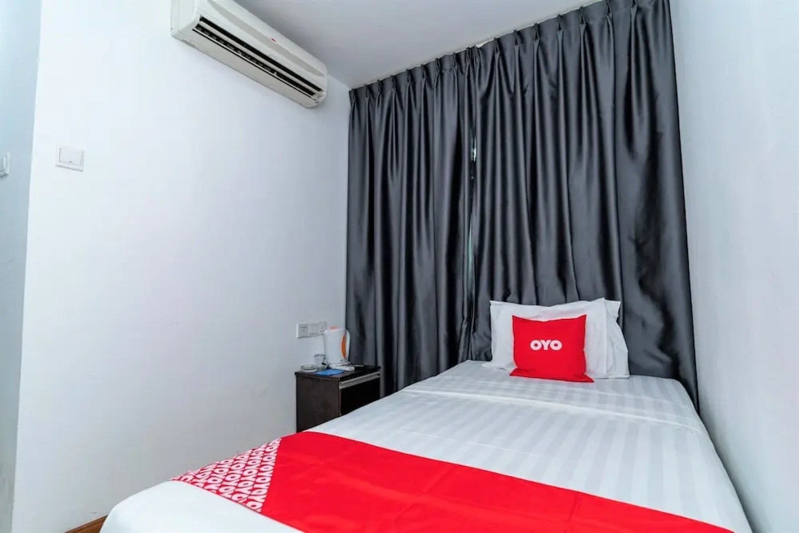 OYO 90375 Reggae Inn