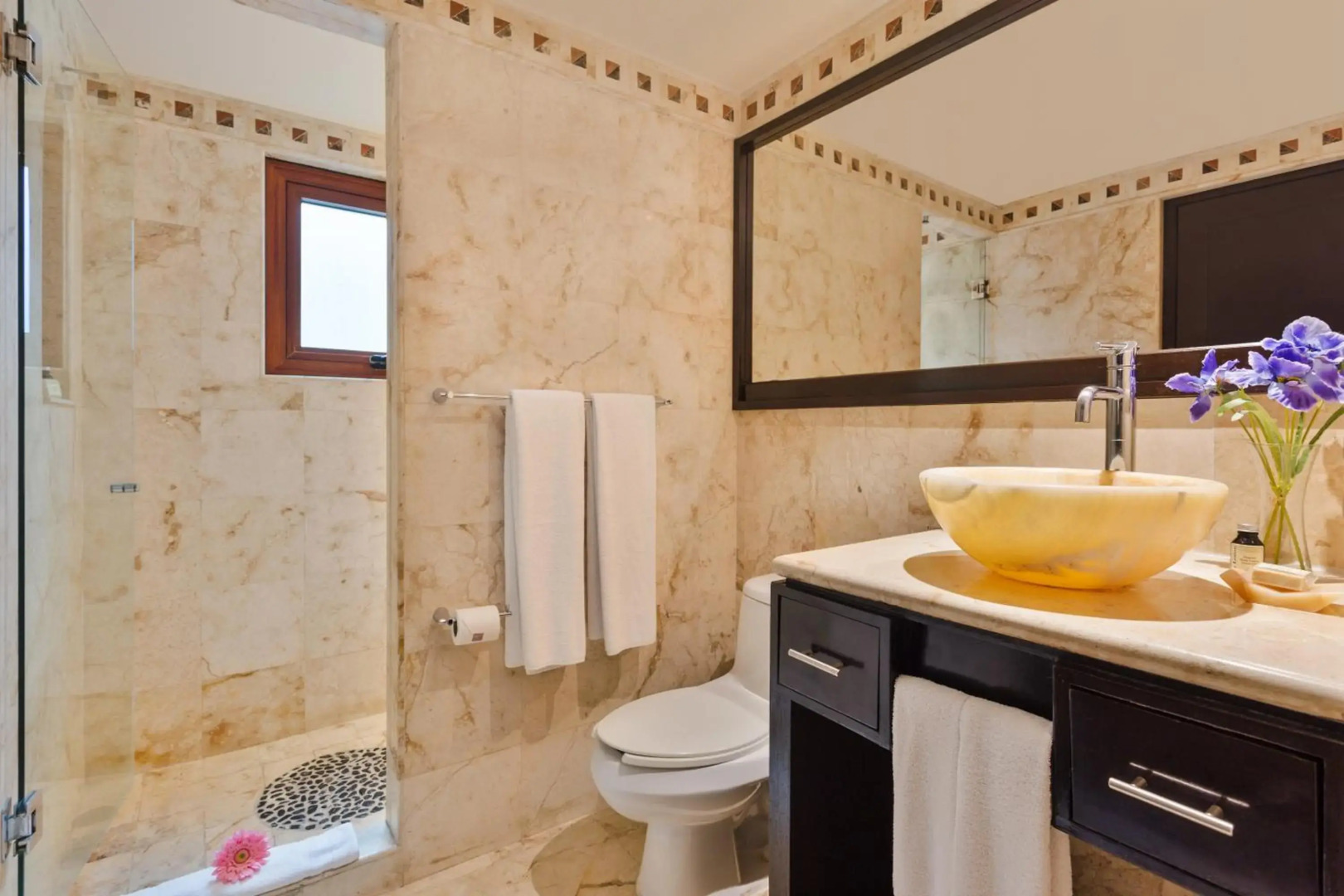 El Taj Oceanfront & Beachside Condo Hotel