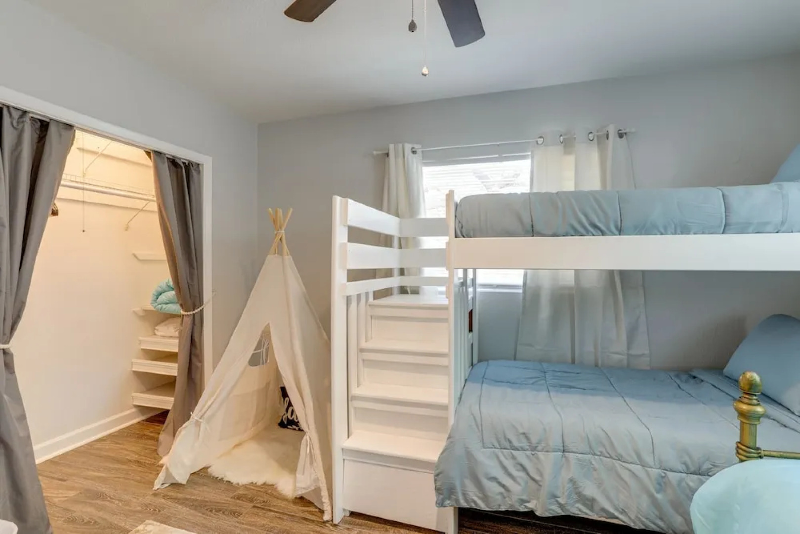 Pet-friendly Largo Escape w/ Fire Pit!