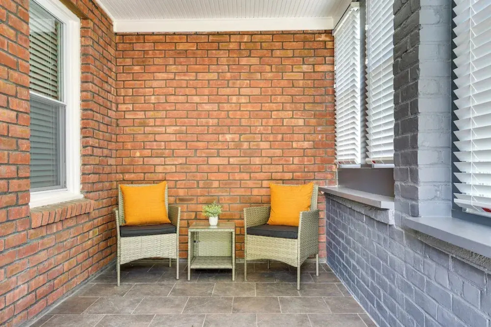 'the Peaceful Post' Cozy Winter Escape in Kingston