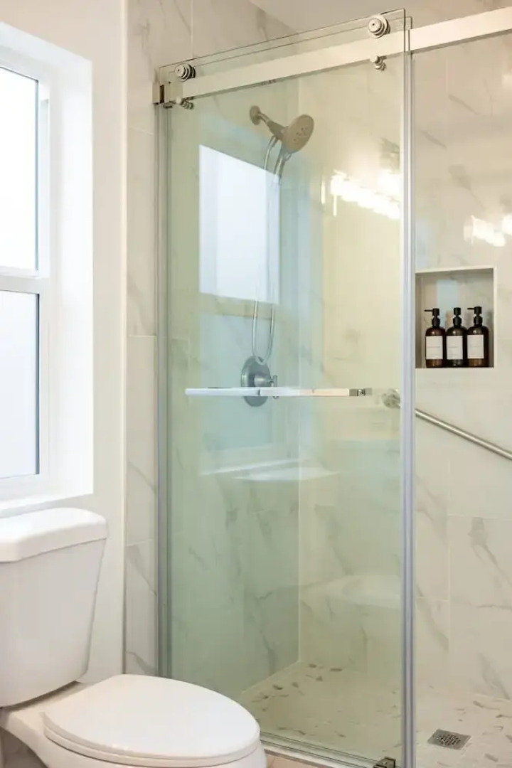 Cozy Modern Stay in Alhambra 30plus Days Welcome