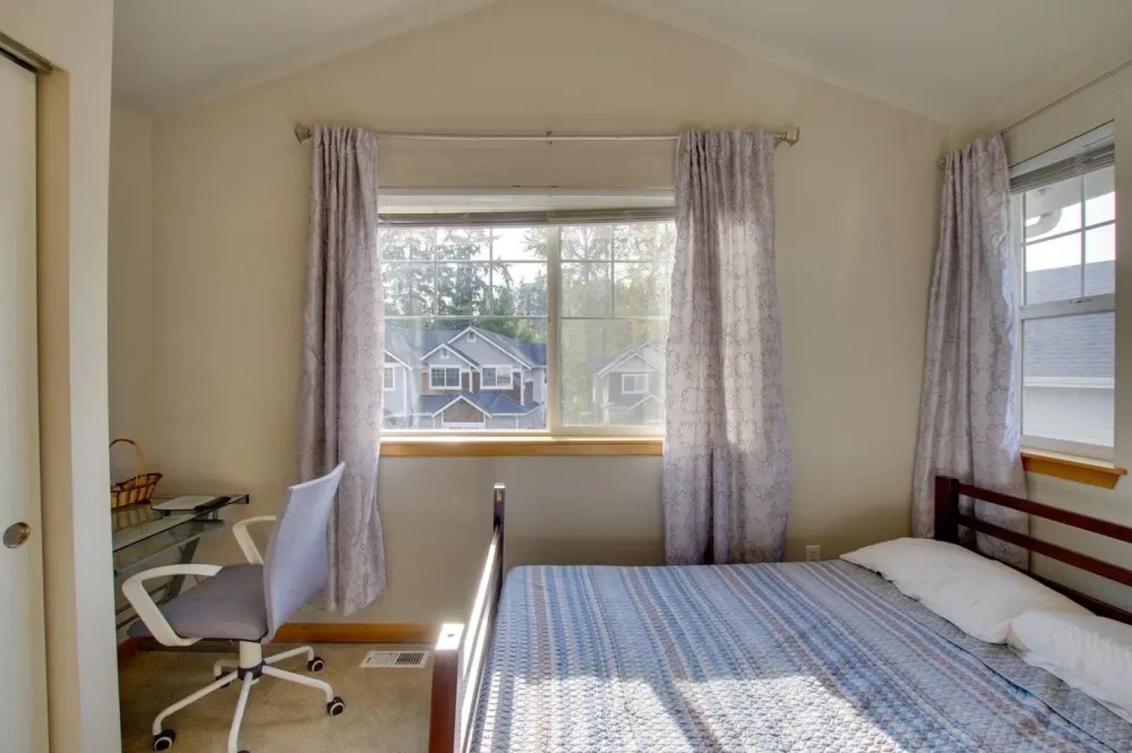 Charming Everett Townhome - 3 Mi to Downtown!