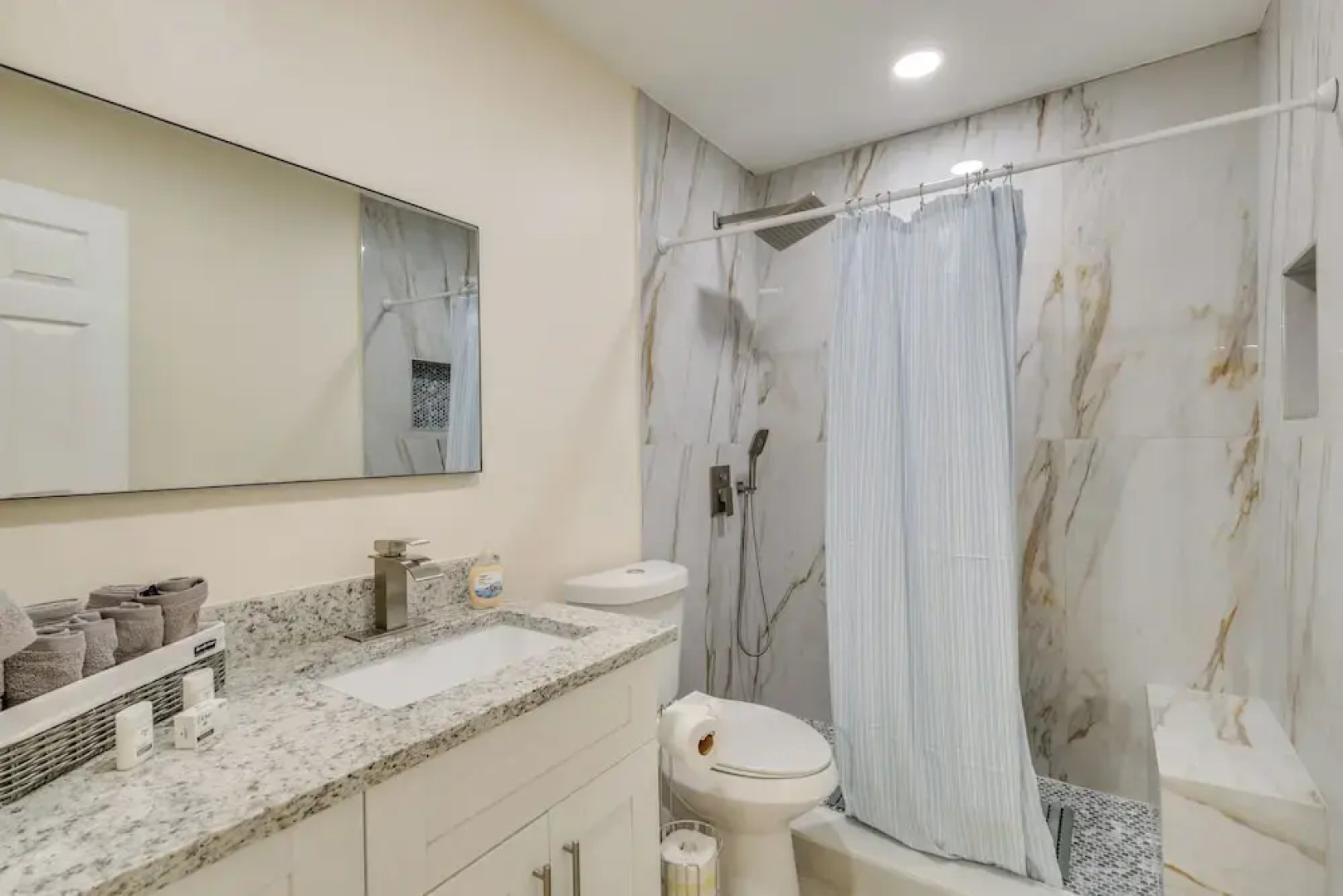 Saltwater Pool & Lanai: Lehigh Acres Escape!