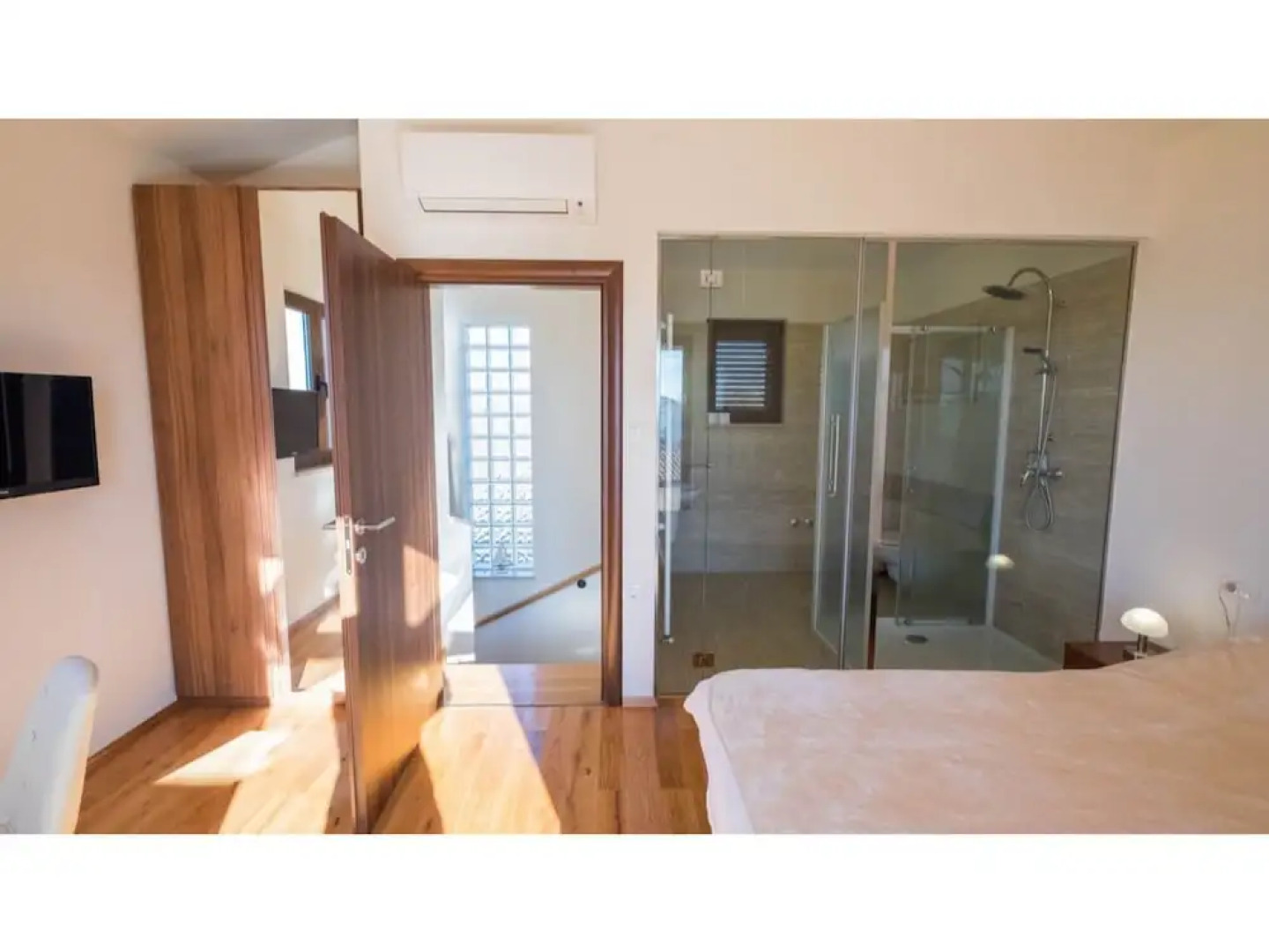 Villa With Private Pool and Garden Ideal for up to 12 Guest