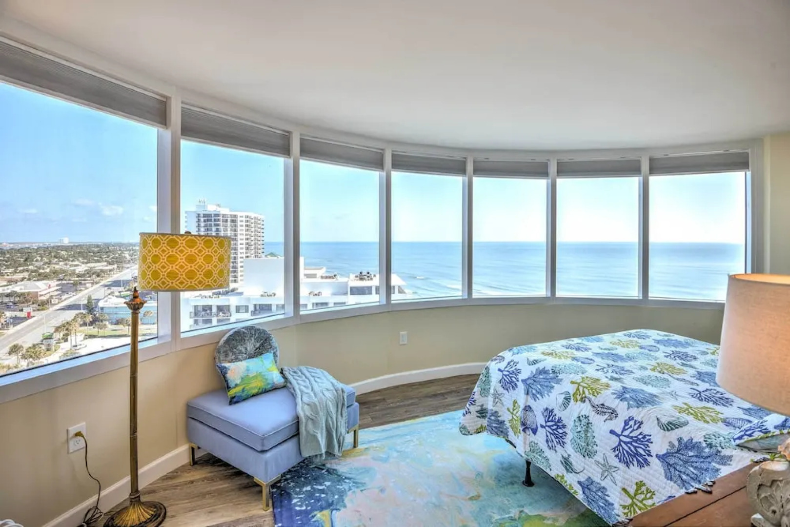 Beautiful Daytona Beach Shores Condo w/ Hot Tub!