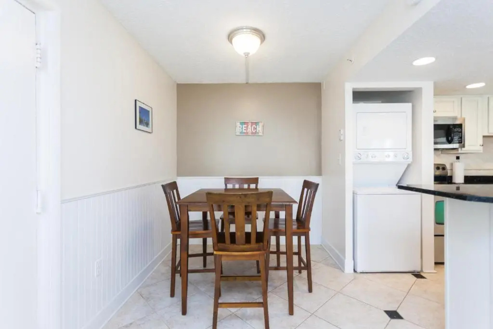 Beachcomber 301, 2 Bedrooms, Near Mayo Clinic, Sleeps 4, Pool