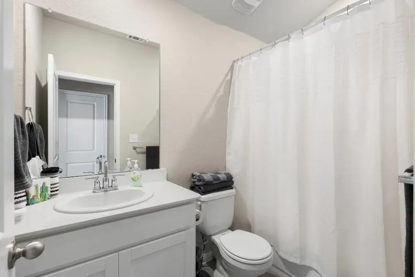 Charming 4BR Spacious Backyard in Hutto