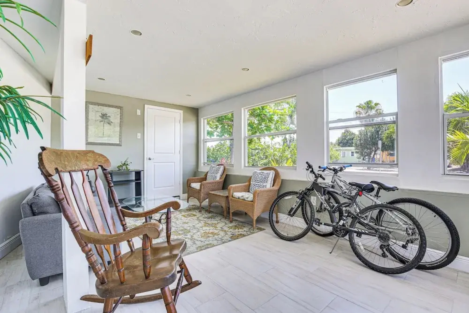 Ft Lauderdale Getaway w/ Yard ~ 4 Mi to Beach!