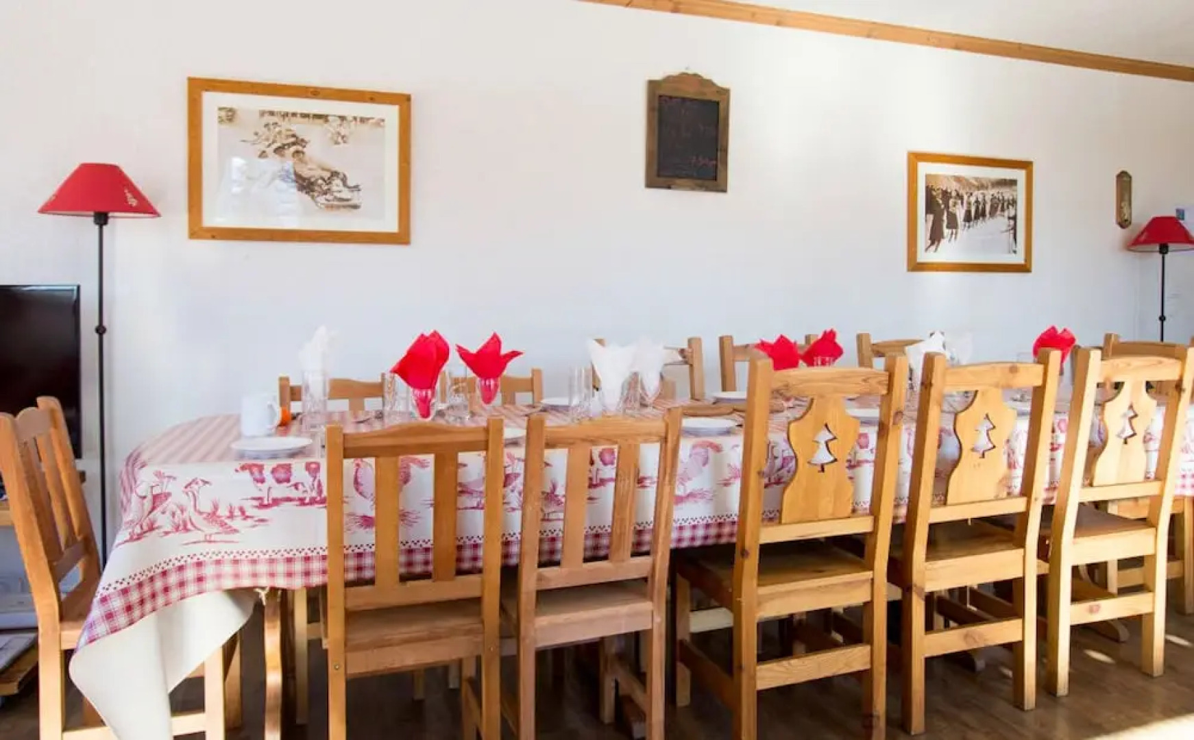 Chalet Perdrix by Skinetworks