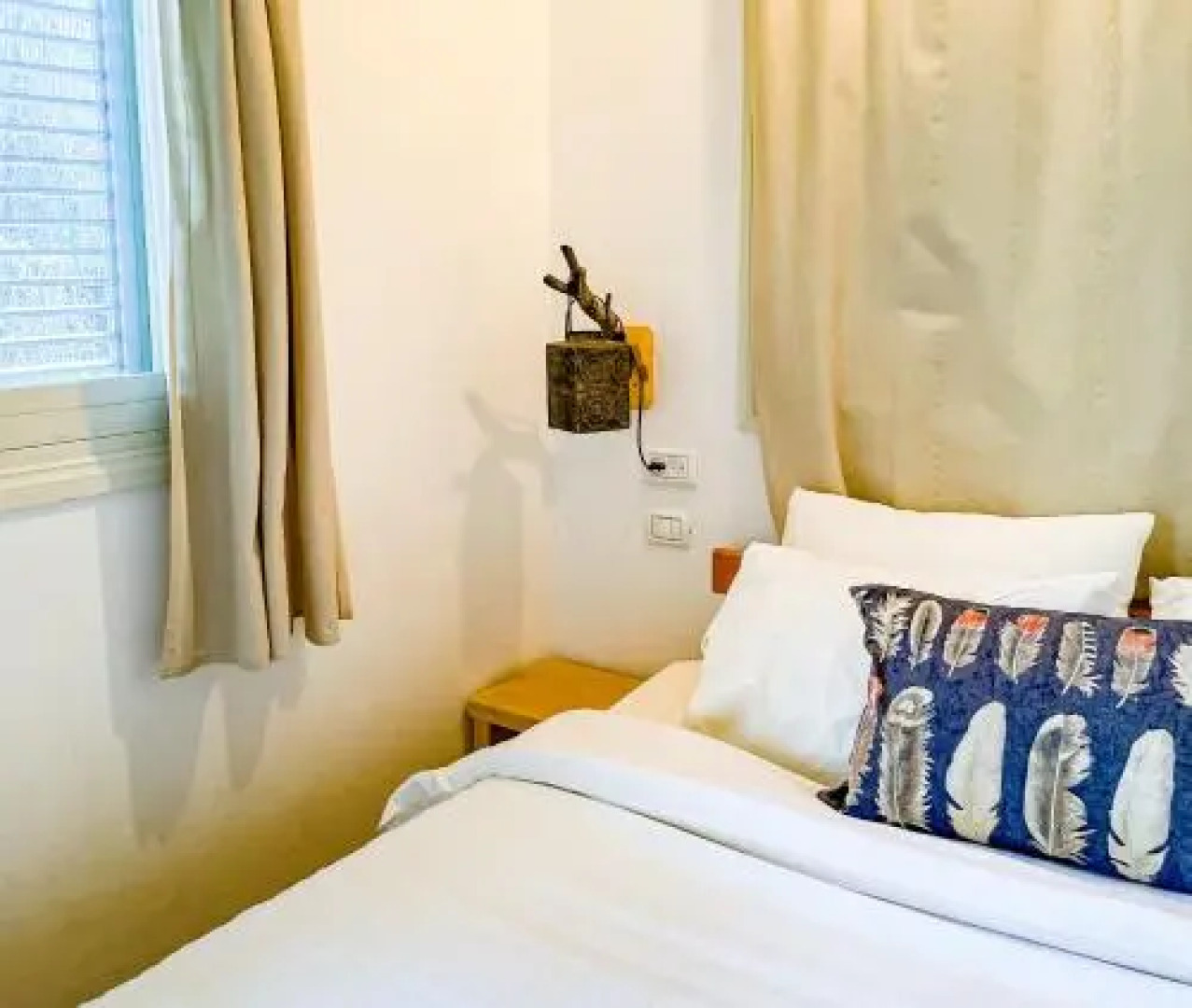 Blue House In The Woods- Amirim