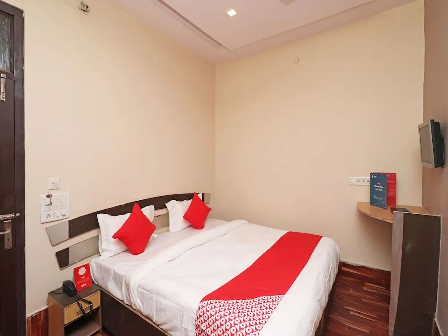 OYO 29345 Hotel Samrat