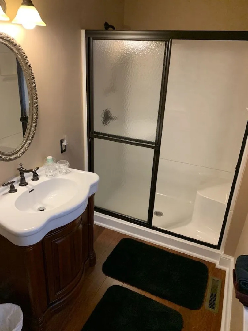 The Avenue Guesthouse and Gallery