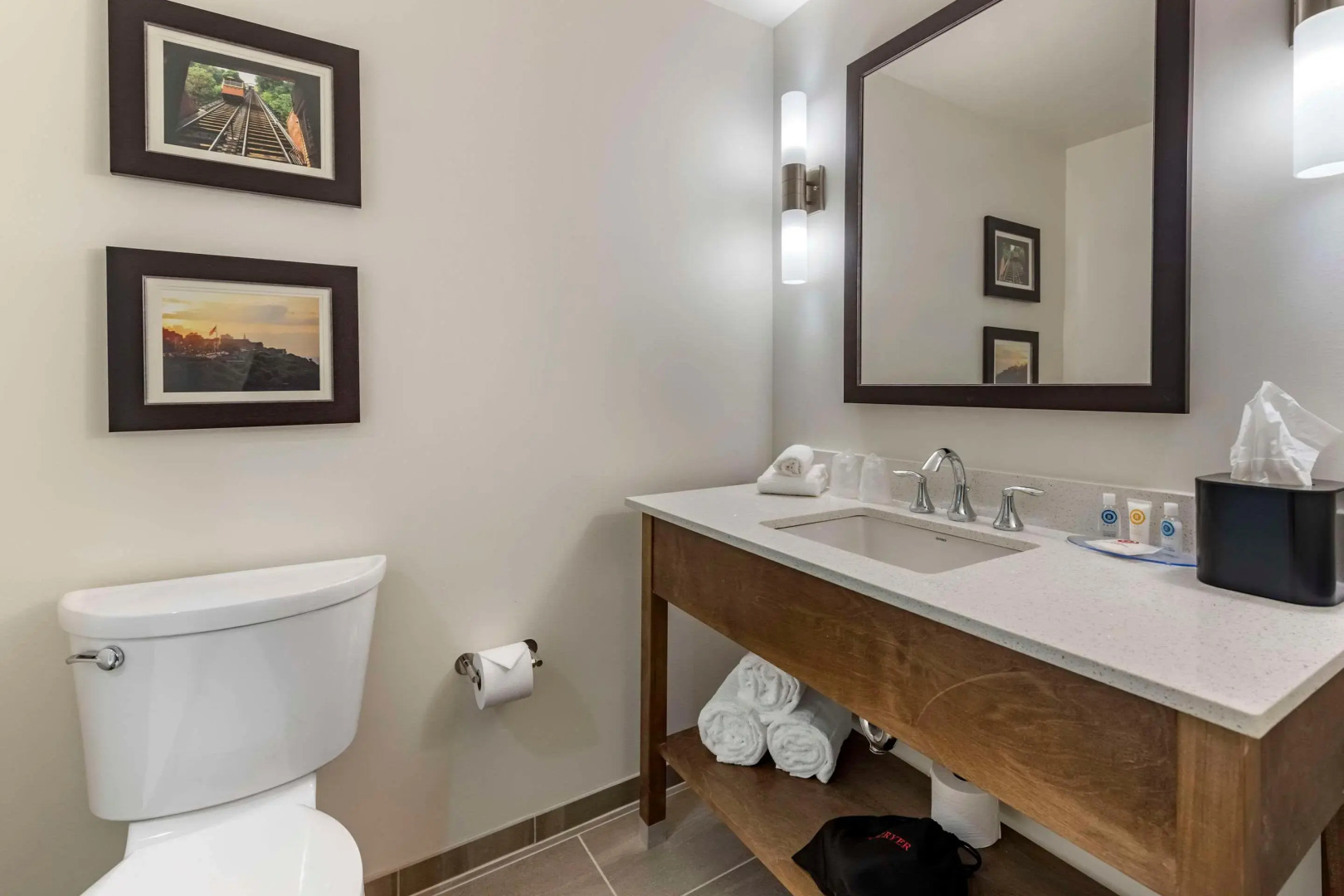 Comfort Inn & Suites Pittsburgh-Northshore