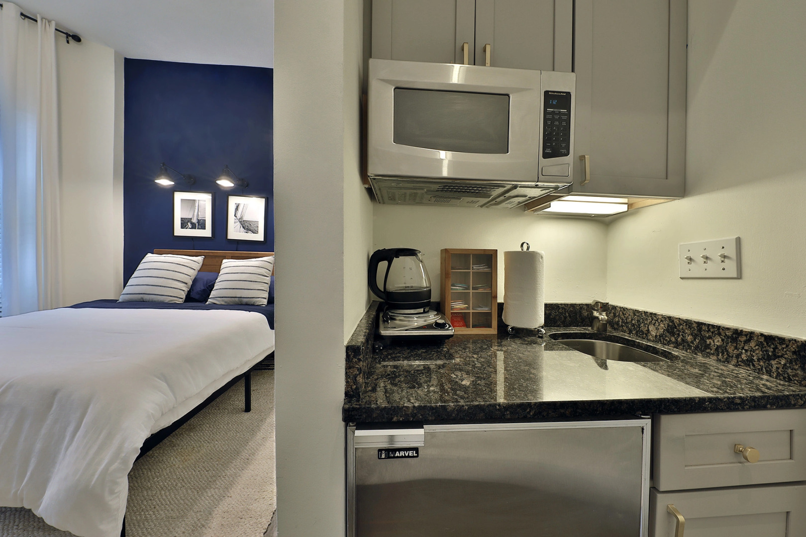 Spacious Studio With Fast Wifi!