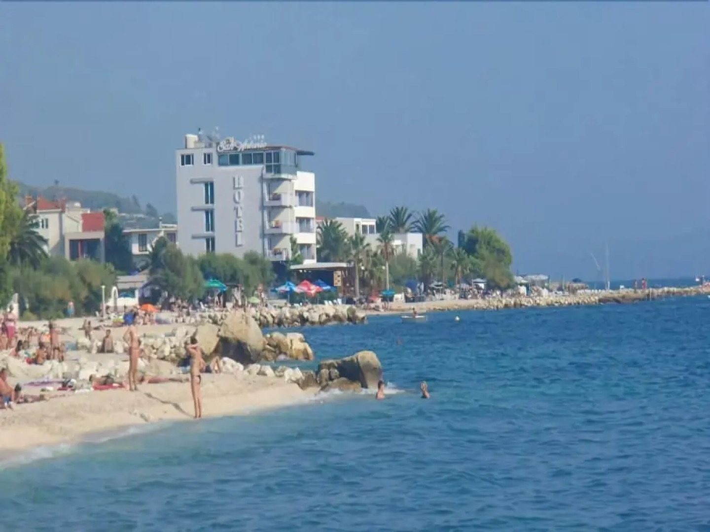 Apartments and Rooms Mladenka