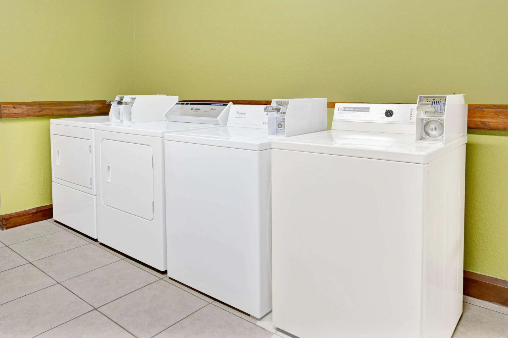 Travelodge by Wyndham Sellersburg / Louisville North