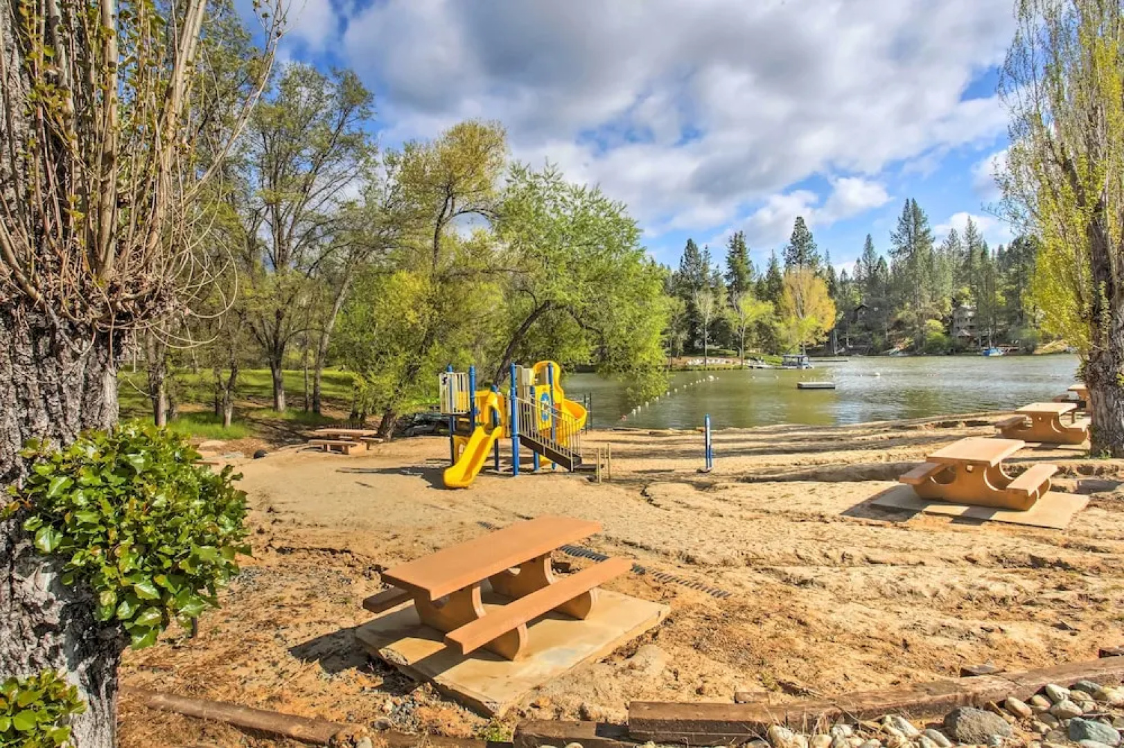 Community Perks: Welcoming Groveland Home