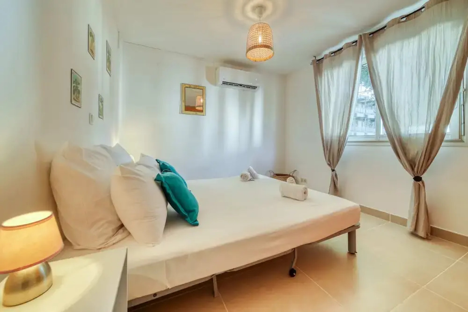 Modern Comfort by the Lagoon